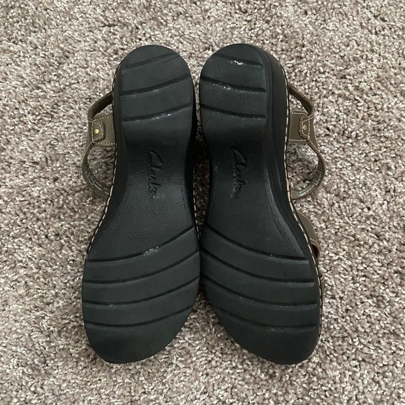 Clark’s Sandals - size 7 - Picture 2 of 6